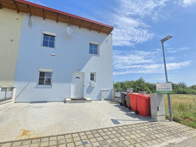Charmantes Reihenhaus in Seyring – Ihr Traumhaus mit Garten und Terrasse!