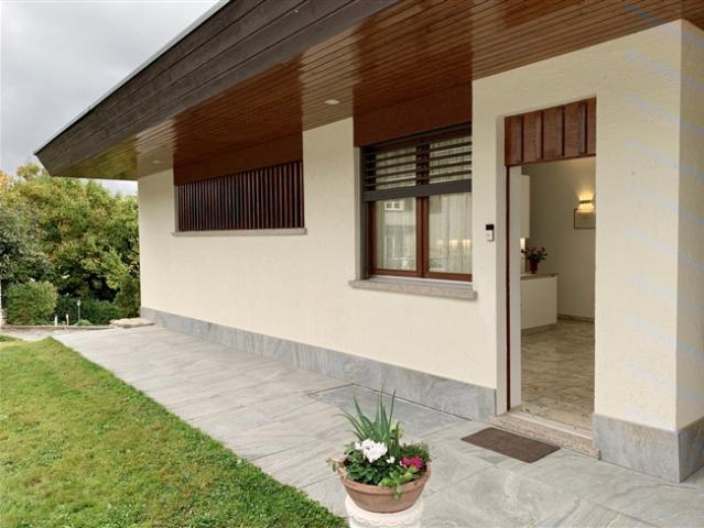 Charmantes renoviertes Apartment in Villa mit Pool