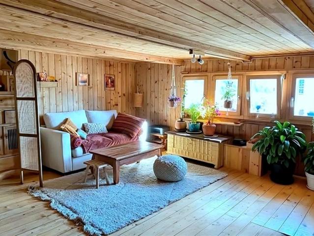 Charmantes, renoviertes Penthouse mit Garten