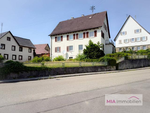Charmantes, renovierungsbedürftiges Einfamilienhaus mit großem Grundstück und Werkstatt