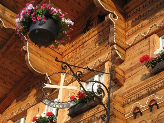 Charmantes Restaurant mit Unterkunft – Eine ikonische Adresse im Herzen von Pays d'Enhaut