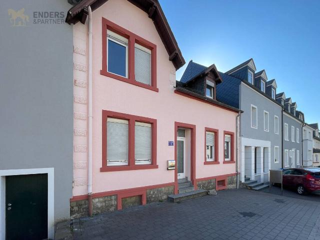 Charmantes Stadthaus in Bitburg mit Terrasse, 3 Stellplätzen und sofortiger Verfügbarkeit
