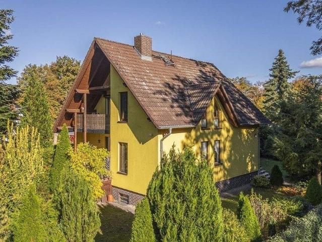 Charmantes und energiesparendes Einfamilienhaus mit Einliegerwohnung in zentraler und ruhiger Lage