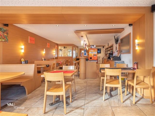 Charmantes und gemütliches Café Bar Restaurant in Borzuat