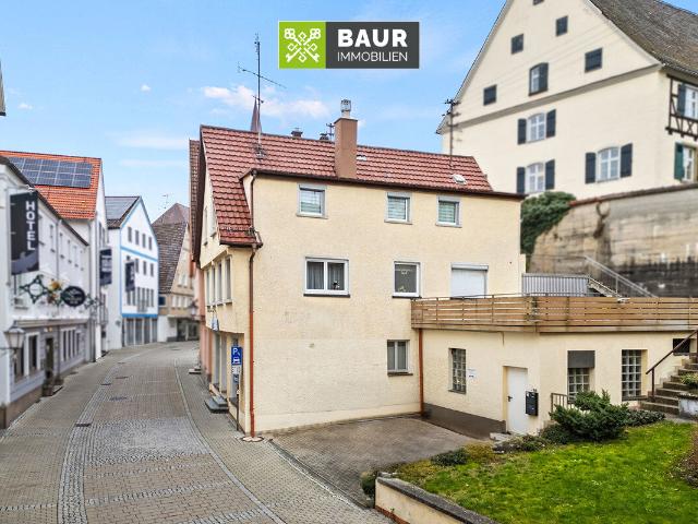 2 Wohnungen + 1 Gewerbeeinheit im Herzen der Altstadt von Ehingen 2 Einheiten sofort bezugsfrei!