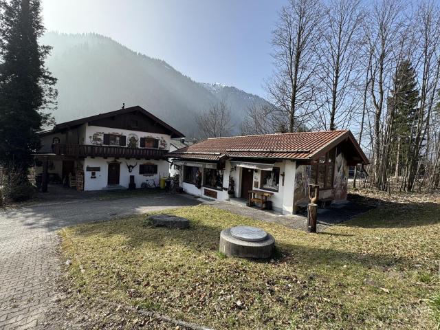 Charmantes Wohn und Geschäftshaus umgeben von Bergen und Natur in den Ammergauer Alpen