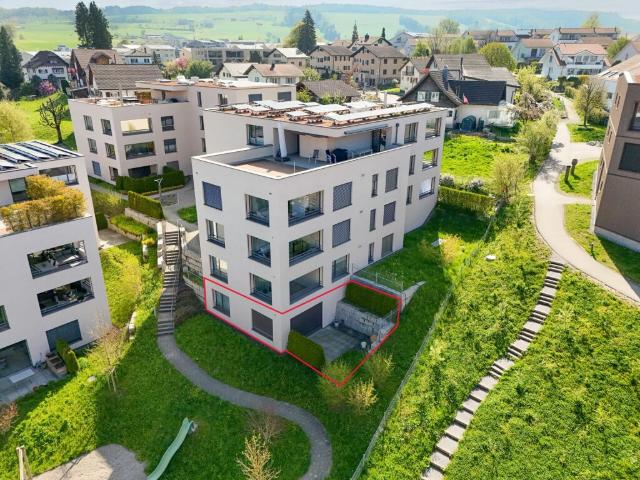 Charmantes Wohnen in Beromünster stilvolle 2.5 Zimmer Wohnung mit Wintergarten und privatem Gartensitzplatz