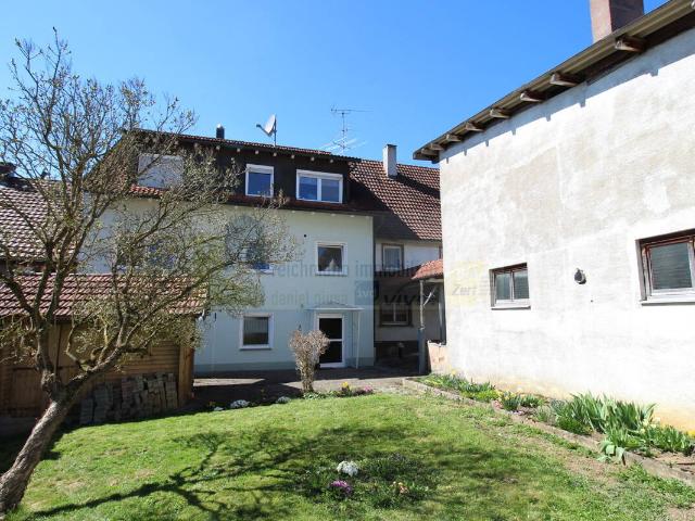 Charmantes Wohnensemble aus Alt und Neubau Zwei Wohnhäuser mit sep. Gebäude und großzügigem Grundstück in Hüfingen Fürstenberg!