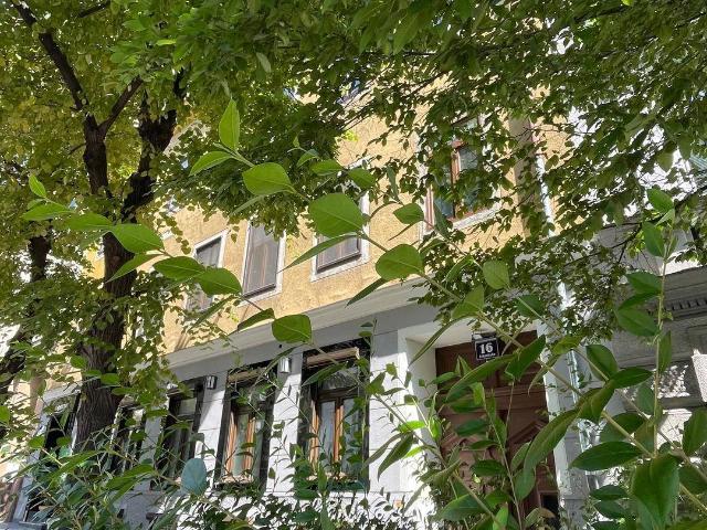 CHARMANTES WOHNJUWEL IN ABSOLUTER RUHELAGE, NEBEN SCHÖNBRUNN: 33 m2, 5% RENDITE! Provisionsfrei
