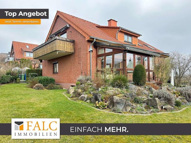 RESERVIERT*Charmantes Zweifamilienhaus mit großzügigem Garten & Wellnessbereich mit Sauna