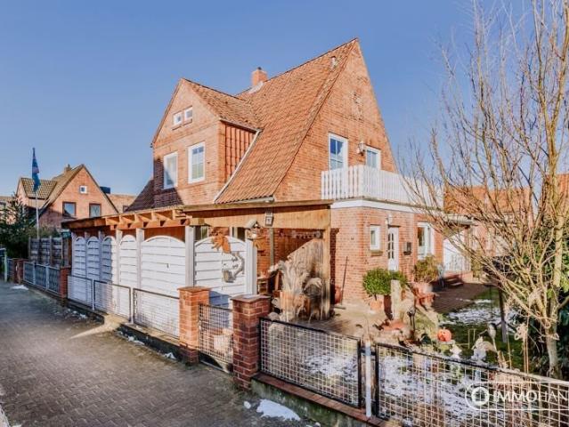 Charmantes Zweifamilienhaus mit Potenzial in ruhiger und zentraler Lage