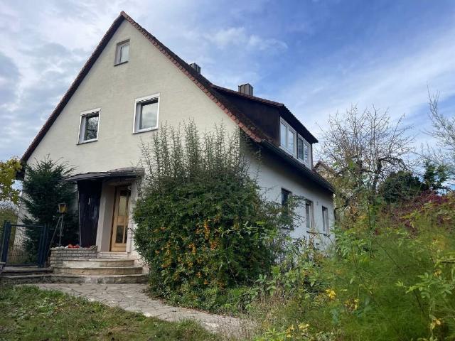 Charmantes 1 2 Familienhaus mit Garage und Garten in Toplage!