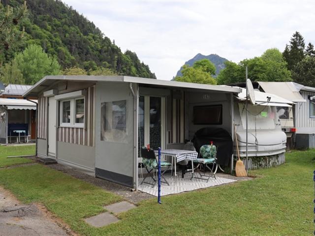 Charmantes 2.5 Zimmer Campinghäuschen an bester Lage in Unterseen BE!
