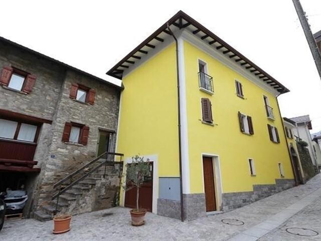 charmantes 2 Familienhaus mit Garten und Büro / house with 2 apartments with office