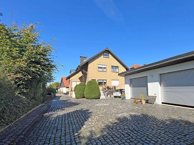 Charmantes 2 Familienhaus + Baugrundstück in 32130 Enger
