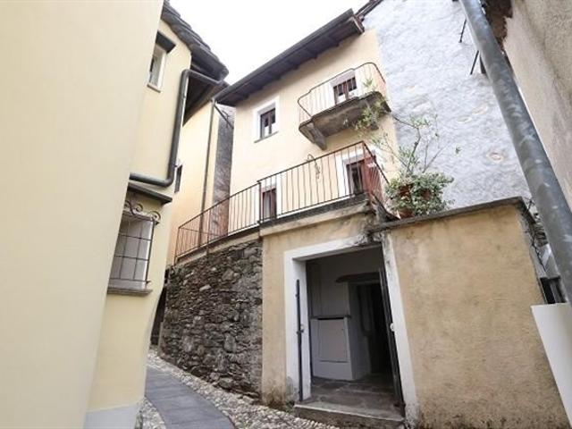 charmantes 3 Zimmer Dorfhaus mit Seesicht Balkon / casa di 3 locali nel nucleo con vista lago