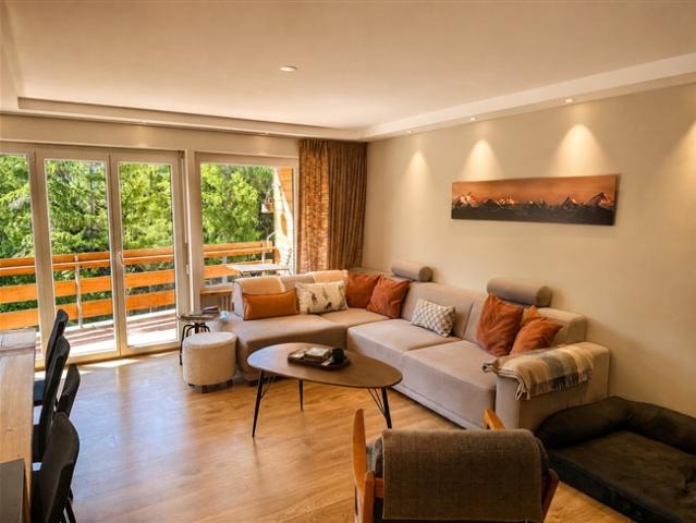Charmantes renoviertes 4.5 Zimmer Apartment in grüner Umgebung / Woche
