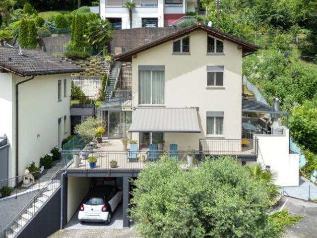 Charmantes 5.5 Zimmer Haus mit Traumterrasse in Caslano