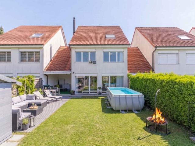 CHARMANTES 5.5 ZIMMER REIHENMITTELHAUS MIT SCHÖNEM GARTEN
