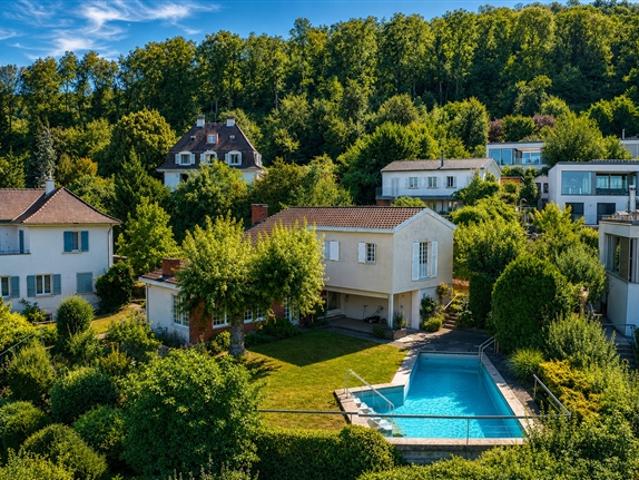 Charmantes 5 Zimmer Einfamilienhaus mit Garten, Pool und Weitsicht