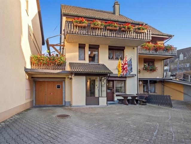 CHARMANTES 7.5 ZIMMER ECKEINFAMILIENHAUS MIT VIELSEITIG NUTZBAREM STUDIO