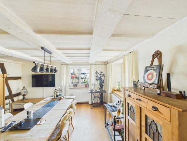 Charmantes 9.5 Zimmer Haus mit grossem Garten und Ausbaupotenzial