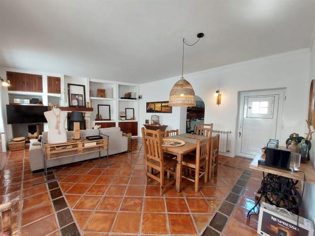 Charme com toque de luxo – Moradia V4 de 2 pisos com jardim. 229m² Tornada e Salir do Porto