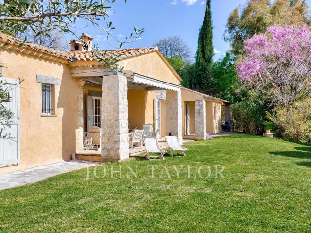 Charme & authenticité Maison de plain pied terrain plat