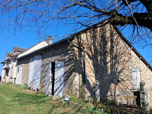 Charme Authentique longère et grange sur terrain clos de 483