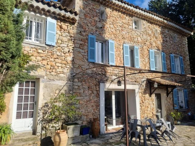 Charme Authentique Provençal – Élégante Bastide en Pierre av. 280m² Lorgues