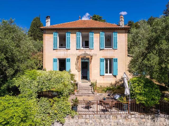 Charme d’Époque et Nature Luxuriante Maison de Parfumeur. 198m² Grasse