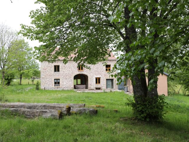Charme de ferme paysanne au calme dans un cadre naturel avec. 180m² Mélisey
