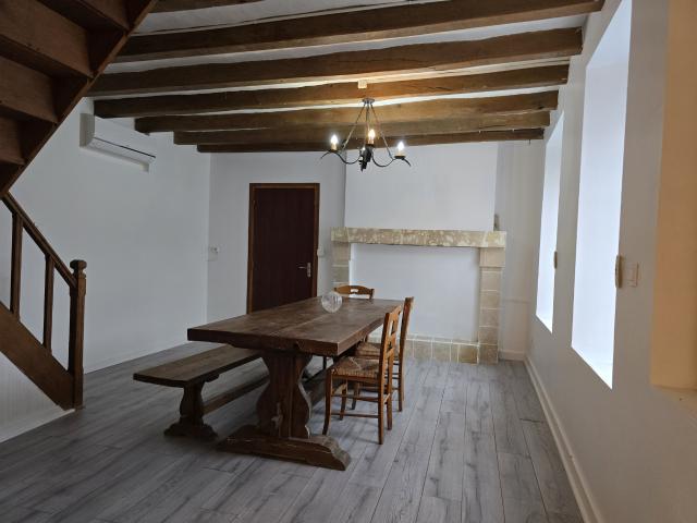 Maison de caractère avec ruisseau et jardin Havre de paix à Cheillé