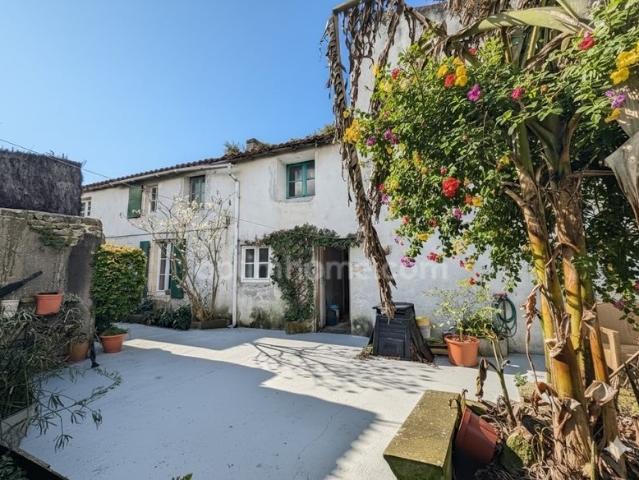 Charme De L’Ancien & Fort Potentiel – Maison À Réinventer Se. 170m² Ars en Ré