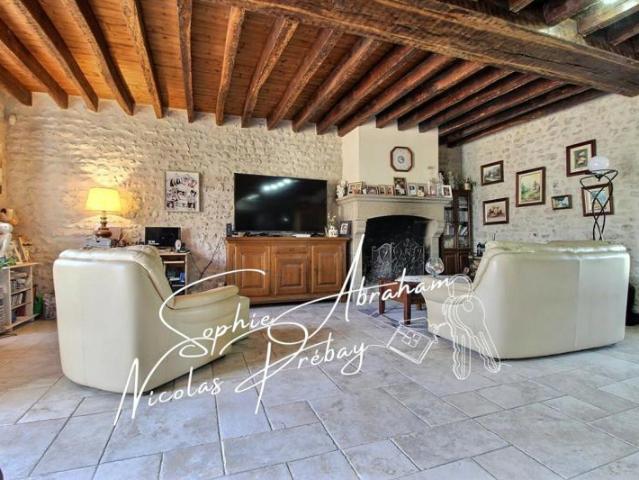 Charme de la pierre & rénovation de qualité ? Maison familiale proche de Toury