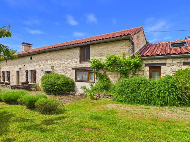 Charme de l'ancien, volumes généreux et prestations récentes