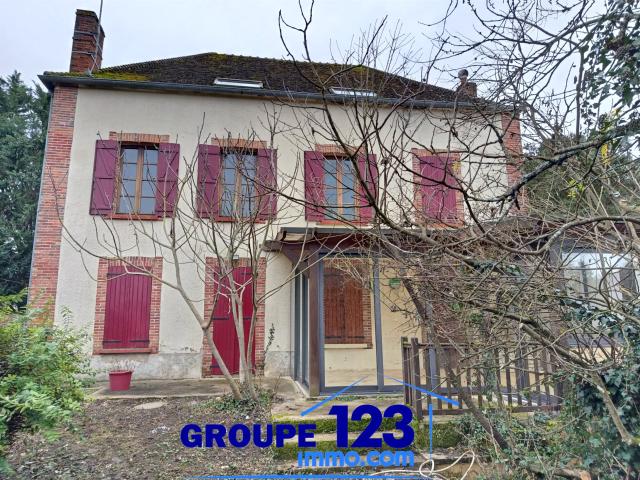 Charme de l'ancien avec vie de plain pied et jardin arboré e. 289m² Cheny