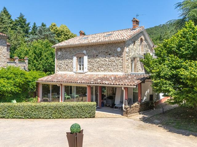 Charme de l'ancien beau cadre naturel, piscine, forage, pote. 183m² Bessèges