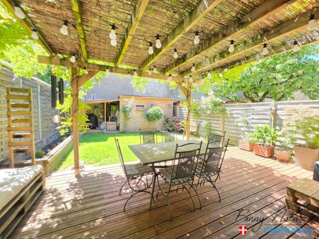 Charme de l'ancien et confort moderne: Superbe T5 en Triplex avec Terrasse, jardin et stationnements