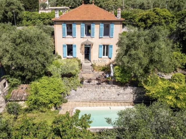 Charme d'Époque et Nature Luxuriante Maison de Parfumeur Dépendances Jardin Arboré