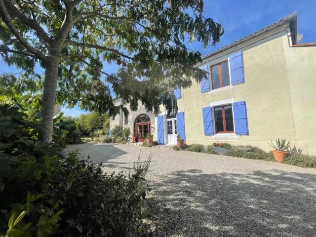 Charme, Élégance et Intimité au Cœur de la Charente