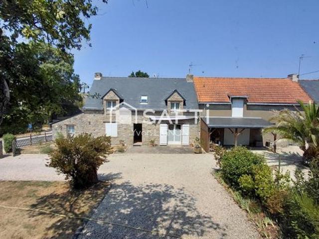 109 m² habitables + environ 140 m² à aménager + garage 42 m² + espace aménagé d'environ 30 m² au dessus