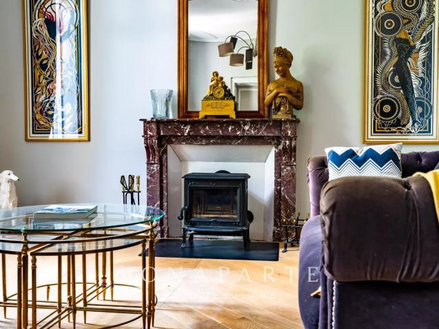 Charme et Art de Vivre à la Française: magnifique Maison de. 405m² Surgères