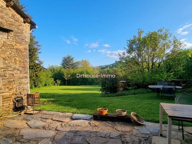 Charme et Authenticité: Maison en Pierre et Lauze