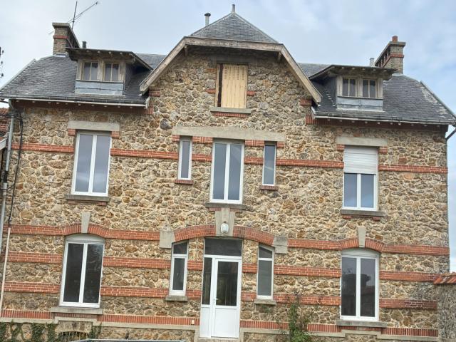 CHARME ET AUTHENTICITÉ POUR CETTE BATISSE DANS LE VIGNOBLE