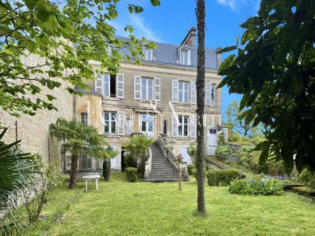 CHARME ET AUTHENTICITÉ POUR CETTE MAISON BOURGEOISE DE CENTRE VILLE