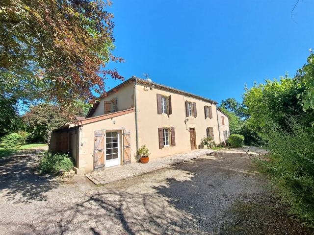 Charme et Authenticité pour cette Maison de Maître proche de. 196m² Condom