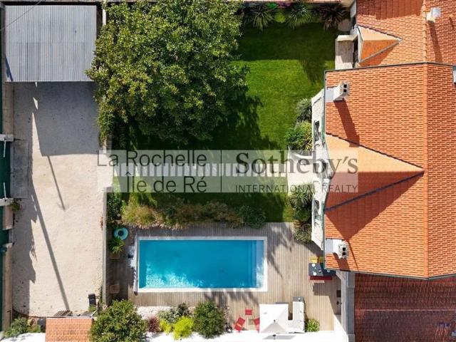 Charme et élégance en bord de mer: maison familiale avec jardin