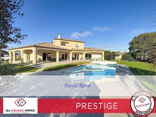 Charme et Elégance: Spacieuse Villa d'architecte de 10 pièces avec Piscine au coeur du verger de la France
