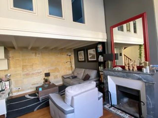 Charme et originalite pour ce duplex avec garage quartier fondaudege